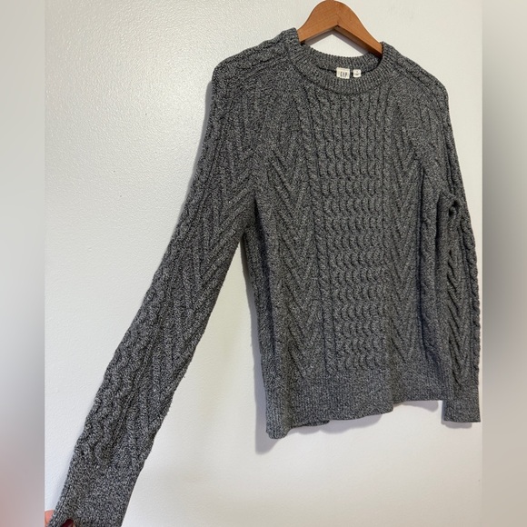 GAP Grey Heathered Classic Sweater Cozy Winter Crew Neck Cable Knit Medium - Picture 3 of 7